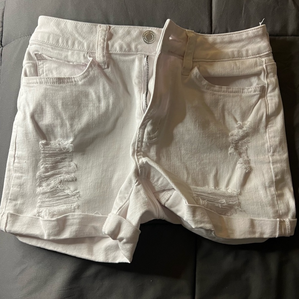 SO white jean shorts | size: 1/25 W
"fits like medium & can also fit small